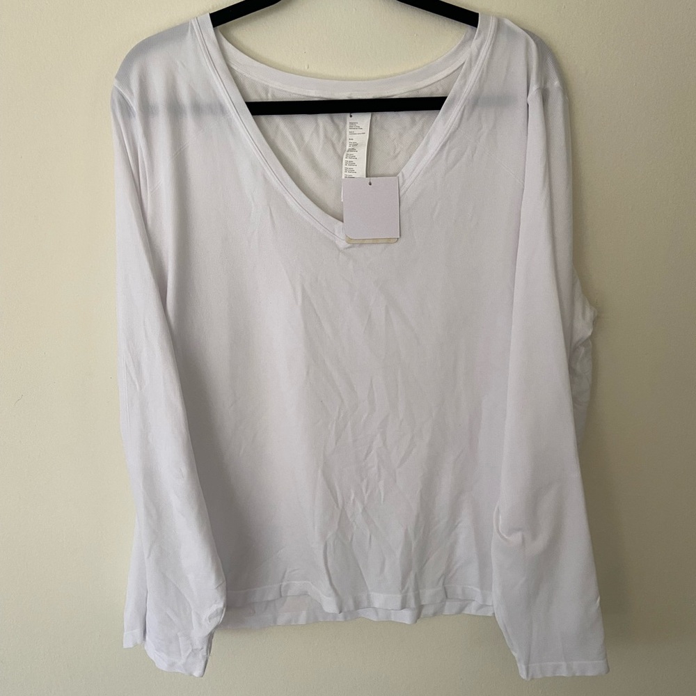 White 2x Fabletics top
